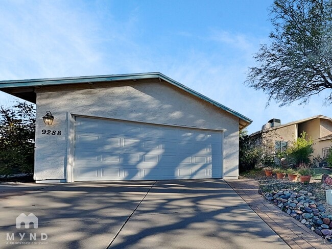 property at 9288 N Yorkshire Ct