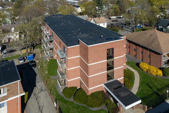 Pleasant Court Condominiums in Marlborough, MA - Building Photo - Building Photo