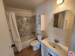 807 E Vernon Ave in Los Angeles, CA - Building Photo - Building Photo