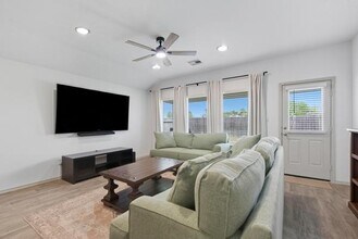 1137 Buffalograss Trl in Sealy, TX - Building Photo - Building Photo