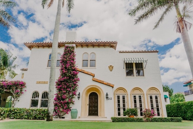 213 E Lakewood Rd, Unit casa andaluz in West Palm Beach, FL - Foto de edificio - Building Photo