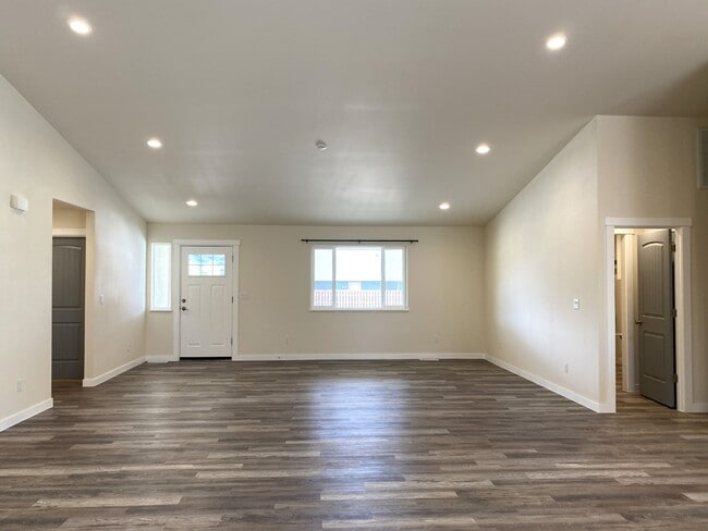 302 Lolly Ln in Dallesport, WA - Building Photo - Building Photo