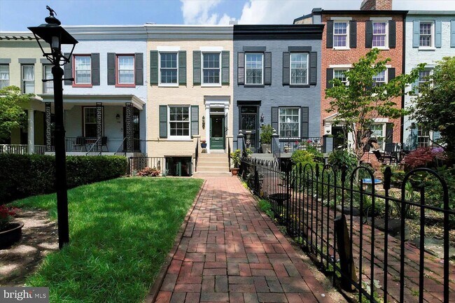152 N Carolina Ave SE, Unit B