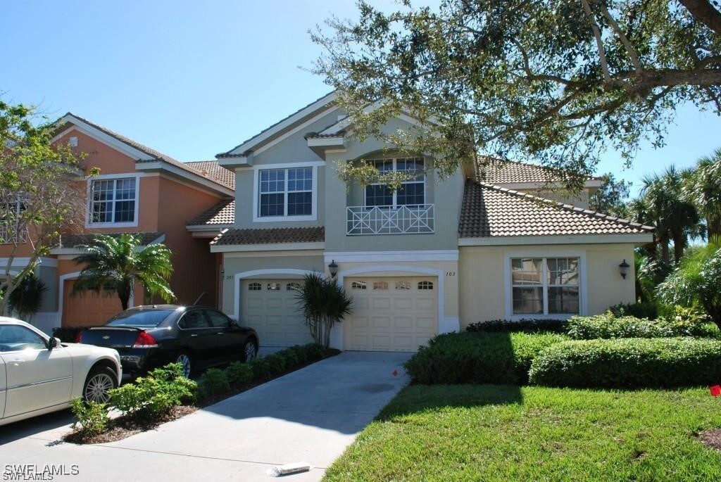 1585 Winding Oaks Way in Naples, FL - Building Photo