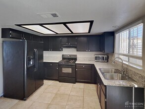 5848 Goodsprings Ct in Las Vegas, NV - Building Photo - Building Photo