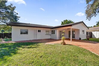 4200 NE 15th Ave in Oakland Park, FL - Building Photo - Building Photo