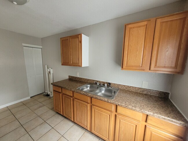 2007 N Estelle St in Wichita, KS - Building Photo - Building Photo