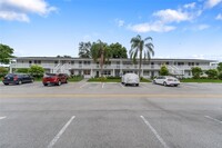 71 Newport D in Deerfield Beach, FL - Foto de edificio - Building Photo