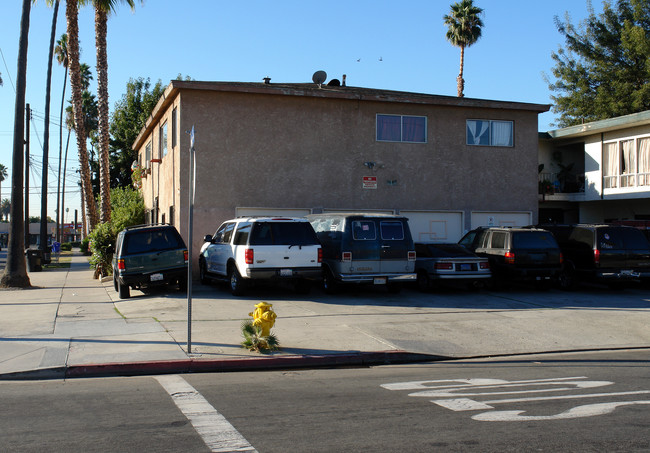 1223 S Flower St in Inglewood, CA - Building Photo - Building Photo