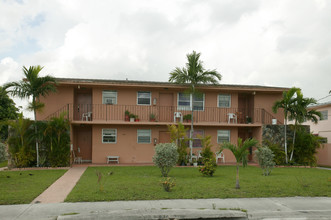 244 NW 57th Ave in Miami, FL - Building Photo - Building Photo