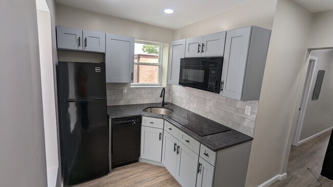 1515 W Westmoreland St, Unit 1 in Philadelphia, PA - Foto de edificio - Building Photo