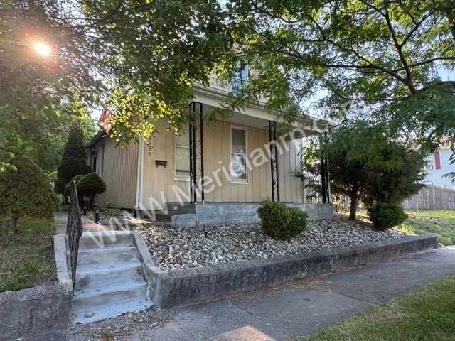 property at 1323 Grant Ave