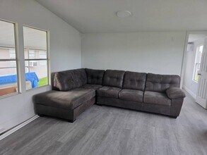 933 Chandrika Pl in Ruskin, FL - Building Photo - Building Photo