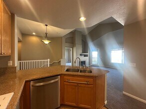 11912 Cypress Canyon Rd in San Diego, CA - Foto de edificio - Building Photo