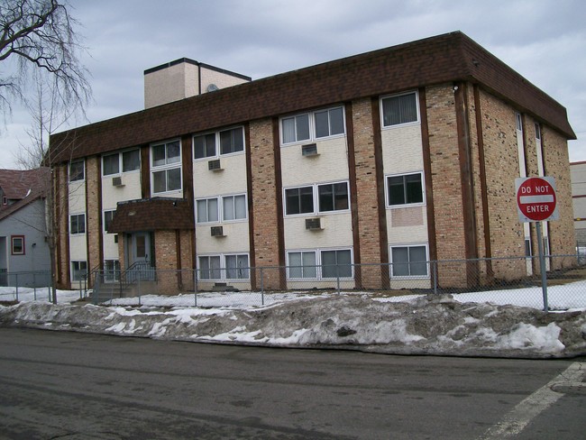 2741 S Grand Ave in Minneapolis, MN - Building Photo - Building Photo