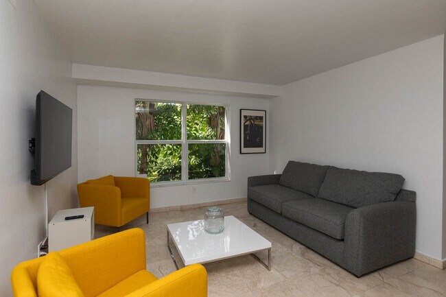 1498 Jefferson Ave, Unit 301 in Miami Beach, FL - Building Photo - Building Photo