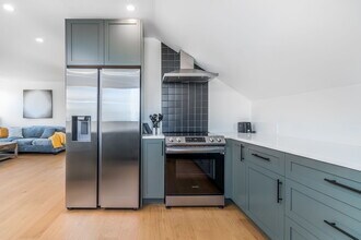 339 Cedar Ave S, Unit B in Renton, WA - Building Photo - Building Photo