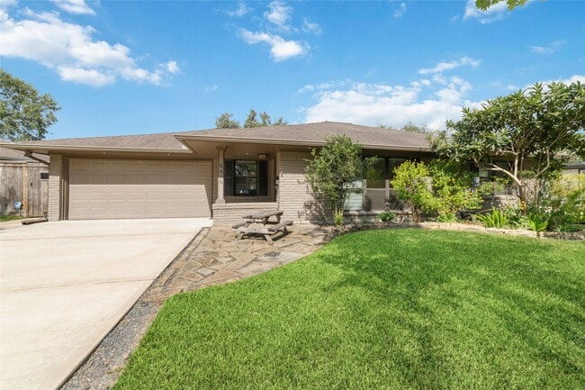 5438 Briarbend Dr in Houston, TX - Building Photo - Building Photo