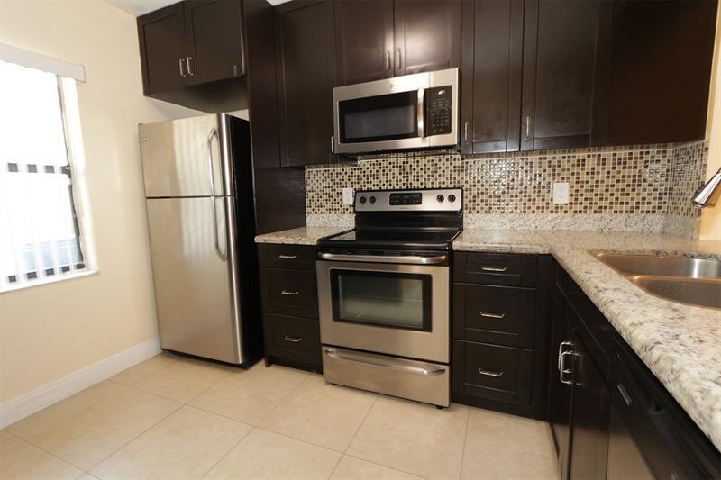 2987 NW 110th Ave in Sunrise, FL - Building Photo