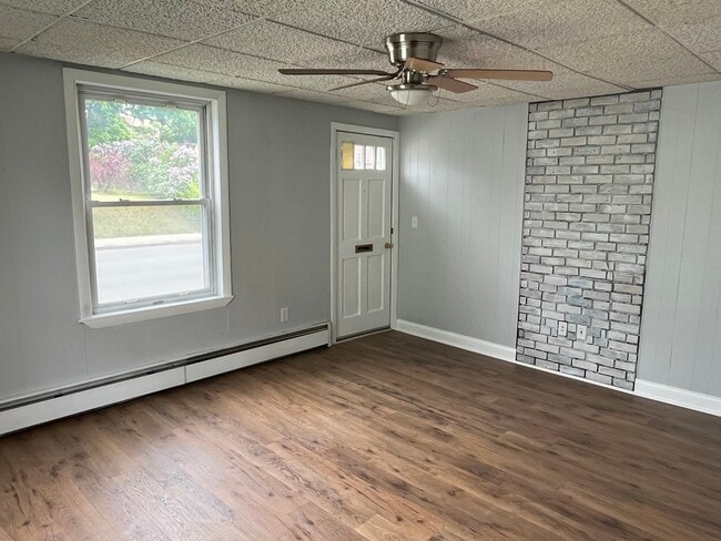 528 Kelley St, Unit 3 Bedroom.parking.yard