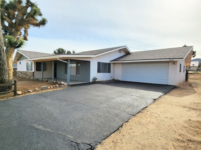 58025 Desert Gold Dr in Yucca Valley, CA - Building Photo - Building Photo