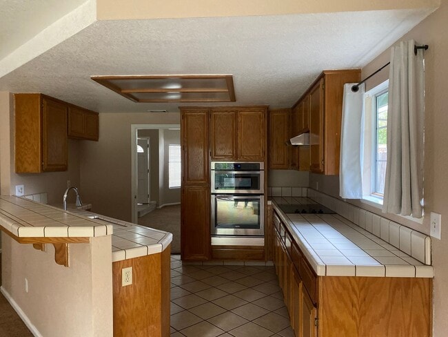 2220 London Cir in Modesto, CA - Building Photo - Building Photo