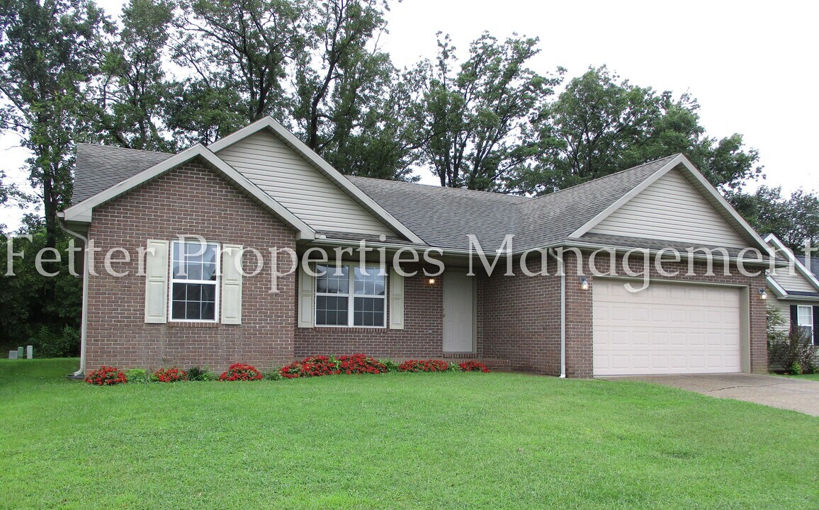 10655 Tecumseh Dr in Newburgh, IN - Foto de edificio
