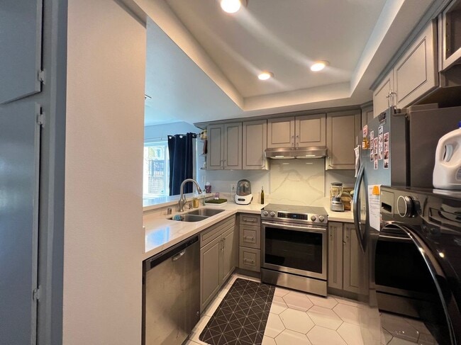 947 S Mountain Ave in Ontario, CA - Building Photo - Building Photo