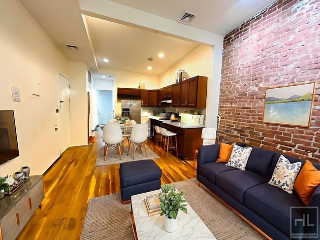 Floor Through 4 Bed/1.5 Bath Penthouse in