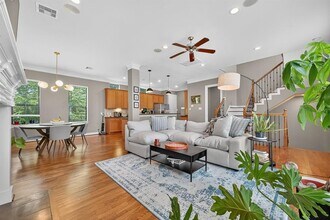 8904 Lakeshore Bend Dr in Houston, TX - Building Photo - Building Photo