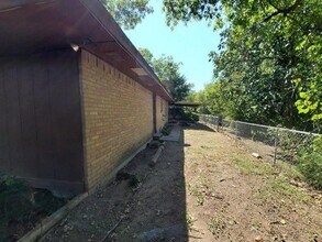 541 Sharp Dr in Desoto, TX - Building Photo - Building Photo