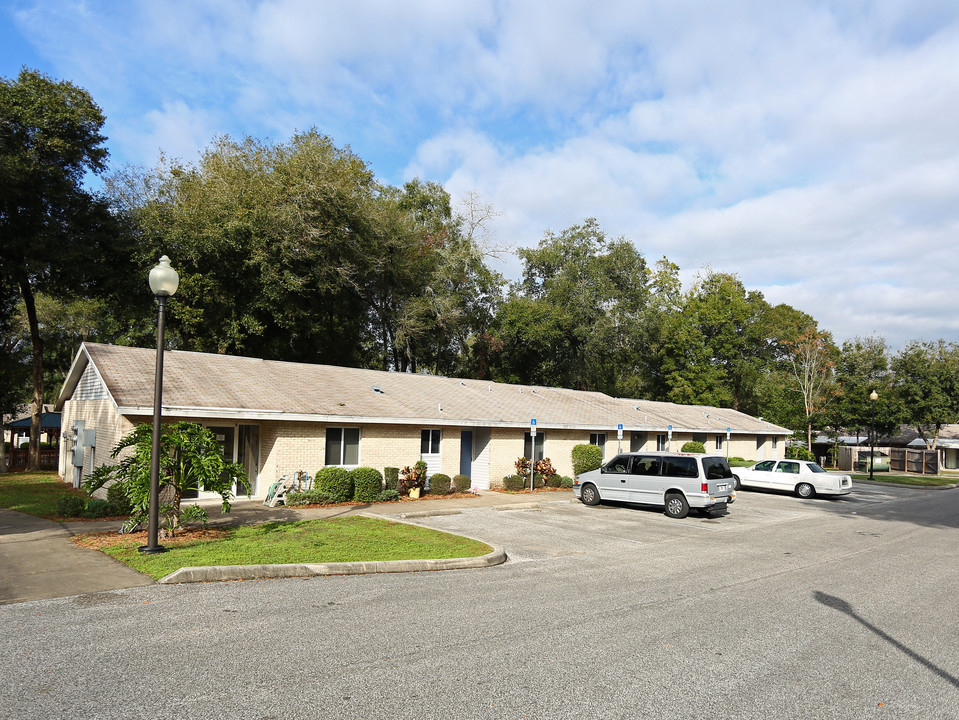 Oakcrest Apartments in Dade City, FL - Building Photo