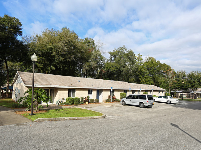 Oakcrest Apartments