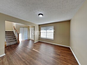 8676 Woolstone Ct in Maineville, OH - Foto de edificio - Building Photo