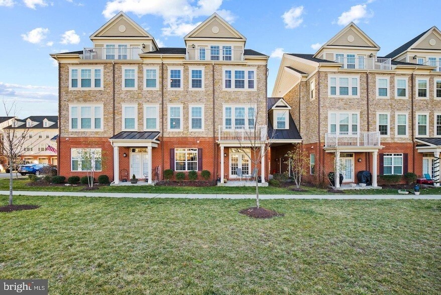 42592 Sunset Ridge Square in Ashburn, VA - Foto de edificio