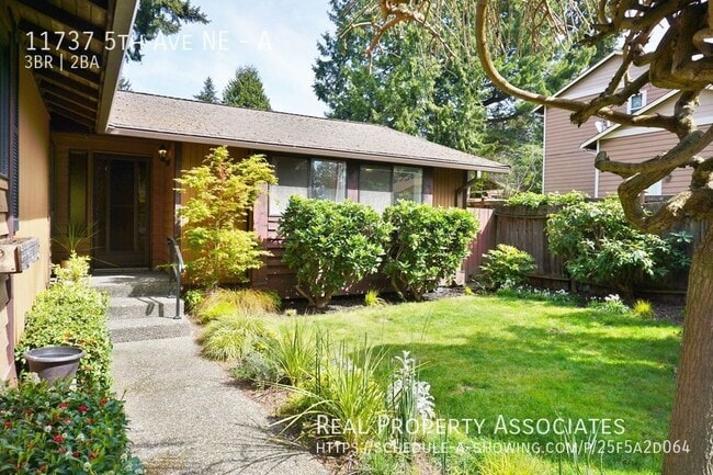 11737 5th Ave NE in Seattle, WA - Building Photo - Building Photo
