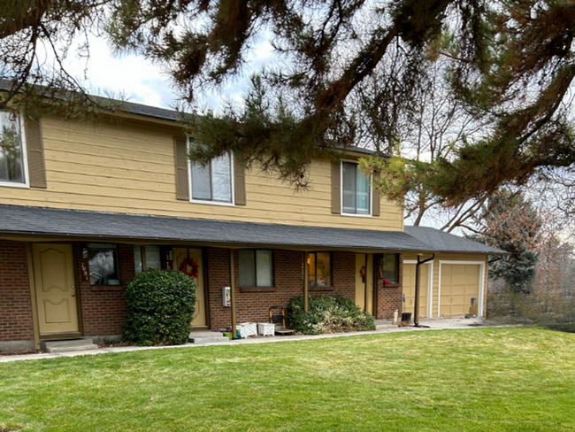 property at 7085-7085 W Amity Rd