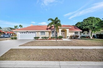 4851 Wood Pointe Wy in Sarasota, FL - Building Photo - Building Photo