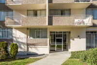 Edgewater Plaza in New Westminster, BC - Building Photo - Building Photo