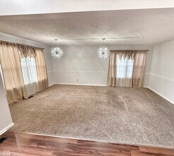 878 Woodgate Ln in Greenwood, IN - Building Photo - Building Photo