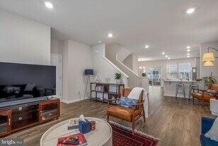 29 Sister's Farmstead Rd in Mount Laurel, NJ - Building Photo