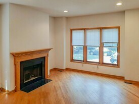 2714 N Wayne Ave, Unit 2715-1S in Chicago, IL - Building Photo