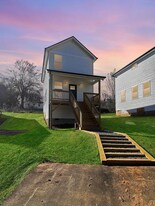 11 Friendly Holw in Asheville, NC - Building Photo