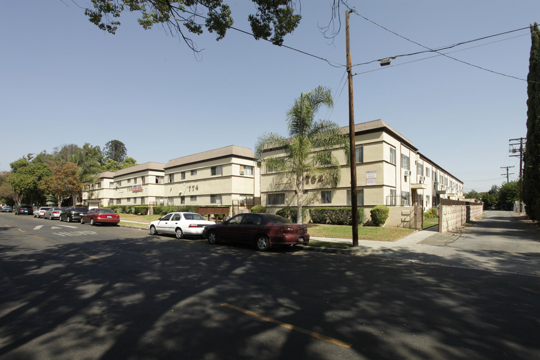 Gordon Manor in Pomona, CA - Building Photo