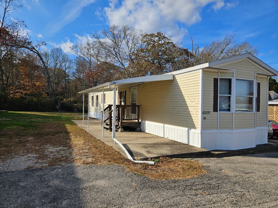 20 Providence New London Tpke in North Stonington, CT - Building Photo