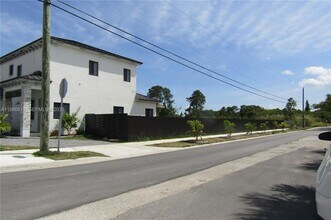 11998 SW 232nd St in Goulds, FL - Building Photo - Building Photo