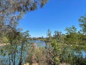 5939 Riverside Dr in Redding, CA - Foto de edificio - Building Photo