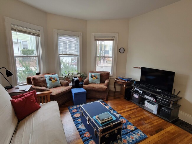 67 Fremont St, Unit 67 Fremont St. in Somerville, MA - Foto de edificio - Building Photo