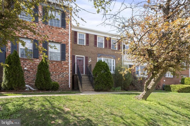 941 Sherwood Ct in Sterling, VA - Building Photo - Building Photo