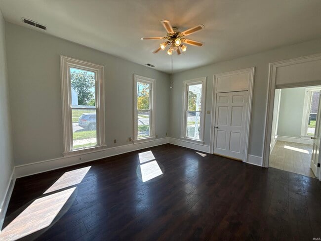 7 Oak St in Poseyville, IN - Building Photo - Building Photo